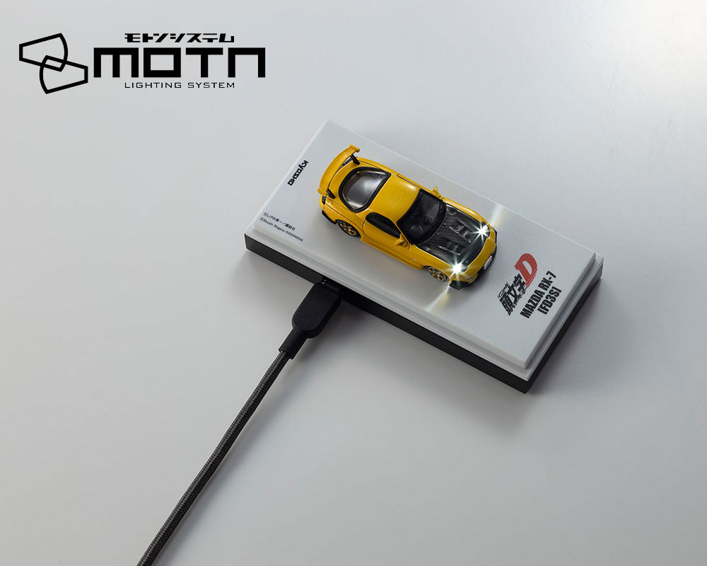 (PRE-ORDER 2027) Kyosho 1:64 Initial D Mazda RX-7 (FD3S) – Compatible MOTN – Édition limitée – 07133LB