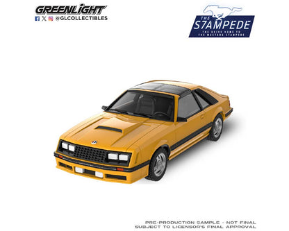 GreenLight 1:64 The Mustang Stampede Série 2 – Ford Fox Mustang 1982 – Vanille moyen – Édition limitée GL125402-C