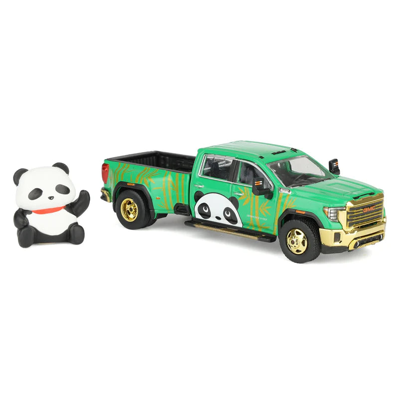 GreenLight Exclusive Edition 1:64 2022 GMC Sierra 3500 HD Denali Dually Beijing Panda GL1352003-A