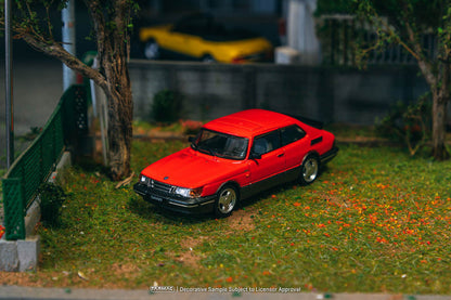 (PRE-ORDER 2025) Tarmac Works 1:64, Saab 900 Turbo Red T64G-056-RE (Model Car + Trading Cards Combo Set)
