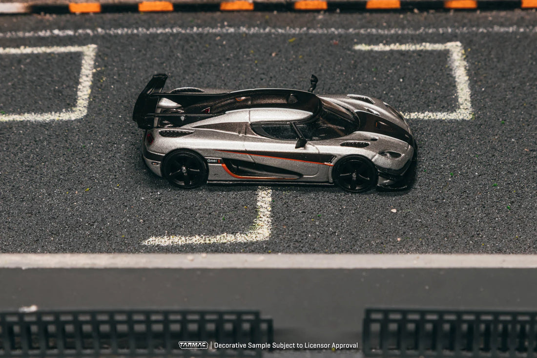 Koenigsegg One:1 Silver Tarmac Works Global64 1:64 T64G-TL054-SL