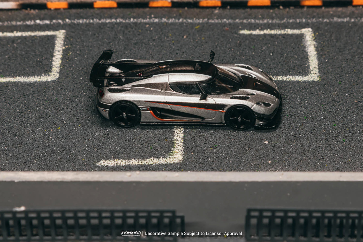 Koenigsegg One:1 Silver Tarmac Works Global64 1:64 T64G-TL054-SL