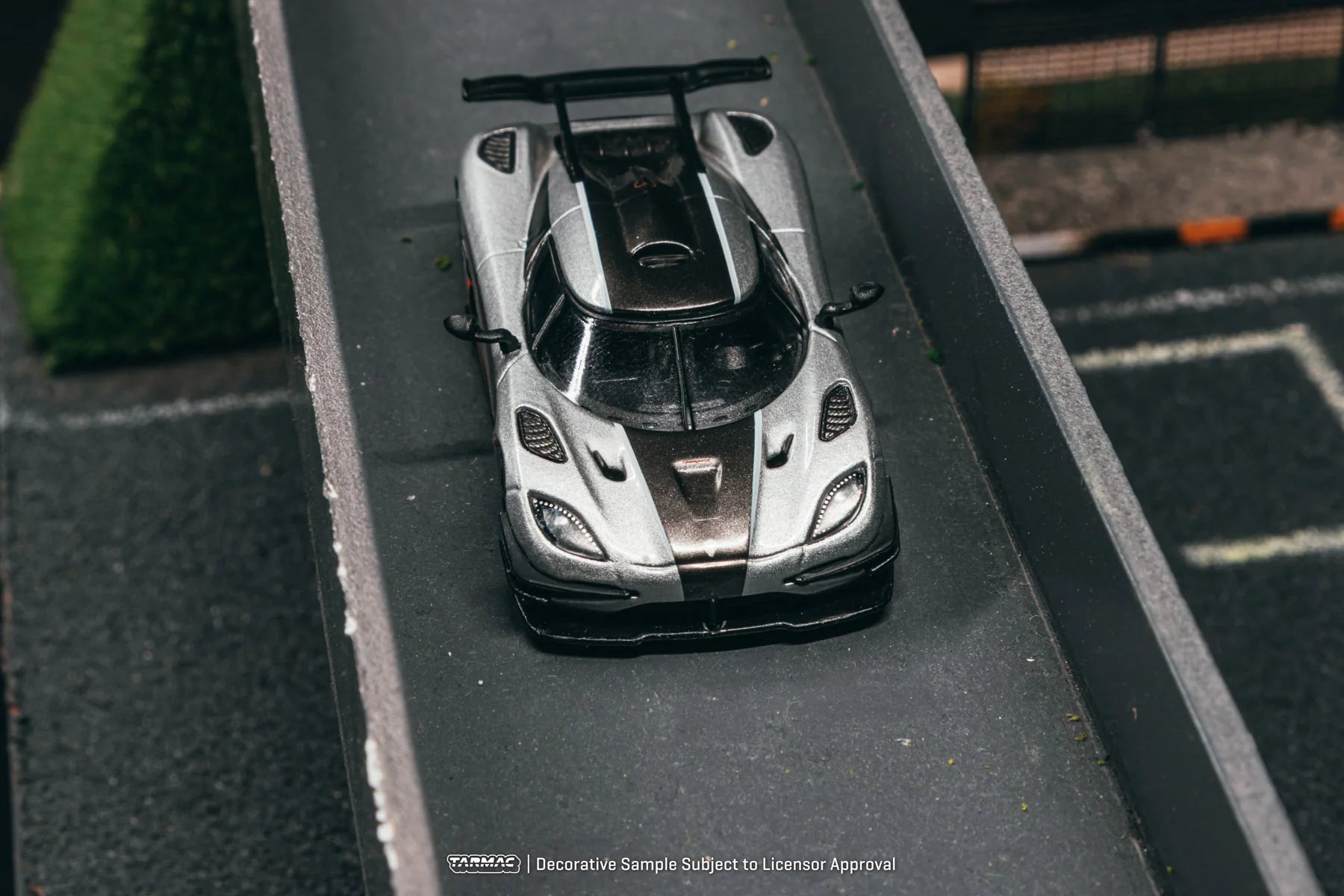 Koenigsegg One:1 Silver Tarmac Works Global64 1:64 T64G-TL054-SL