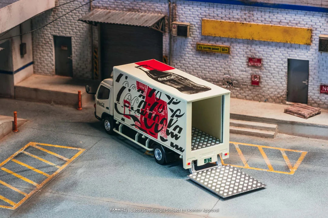 Tarmac Works Truck64 1:64 Mitsubishi Fuso Canter – Coca-Cola – T64T-TL002-CC