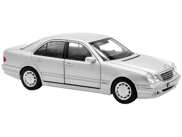 (PRE-ORDER 2027) Norev 1:18 Mercedes-Benz Classe E 2000 – Argent brillant 183055