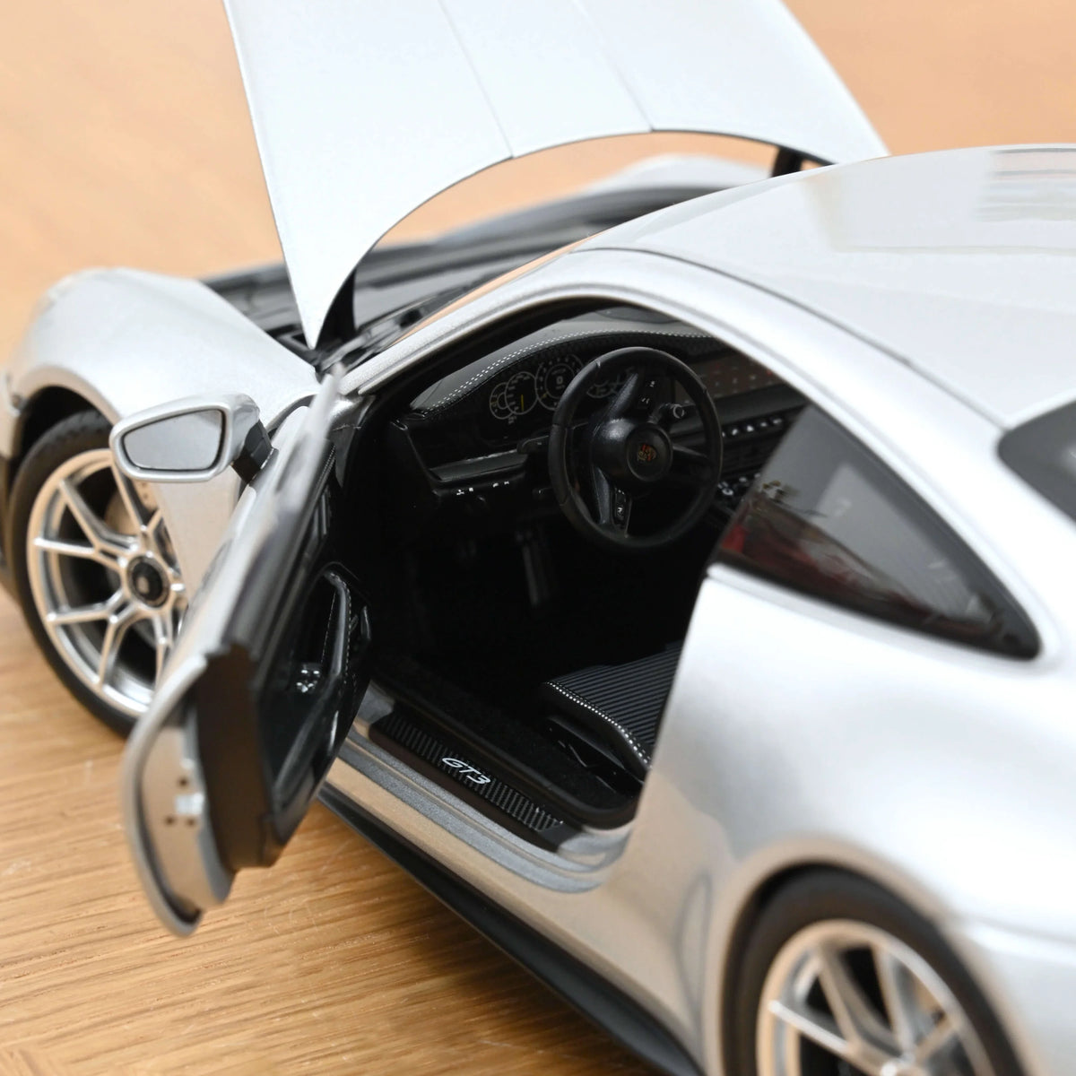 Norev 1:18 Porsche 911 GT3 Touring Package 2025 – GT Silver Metallic – 187002