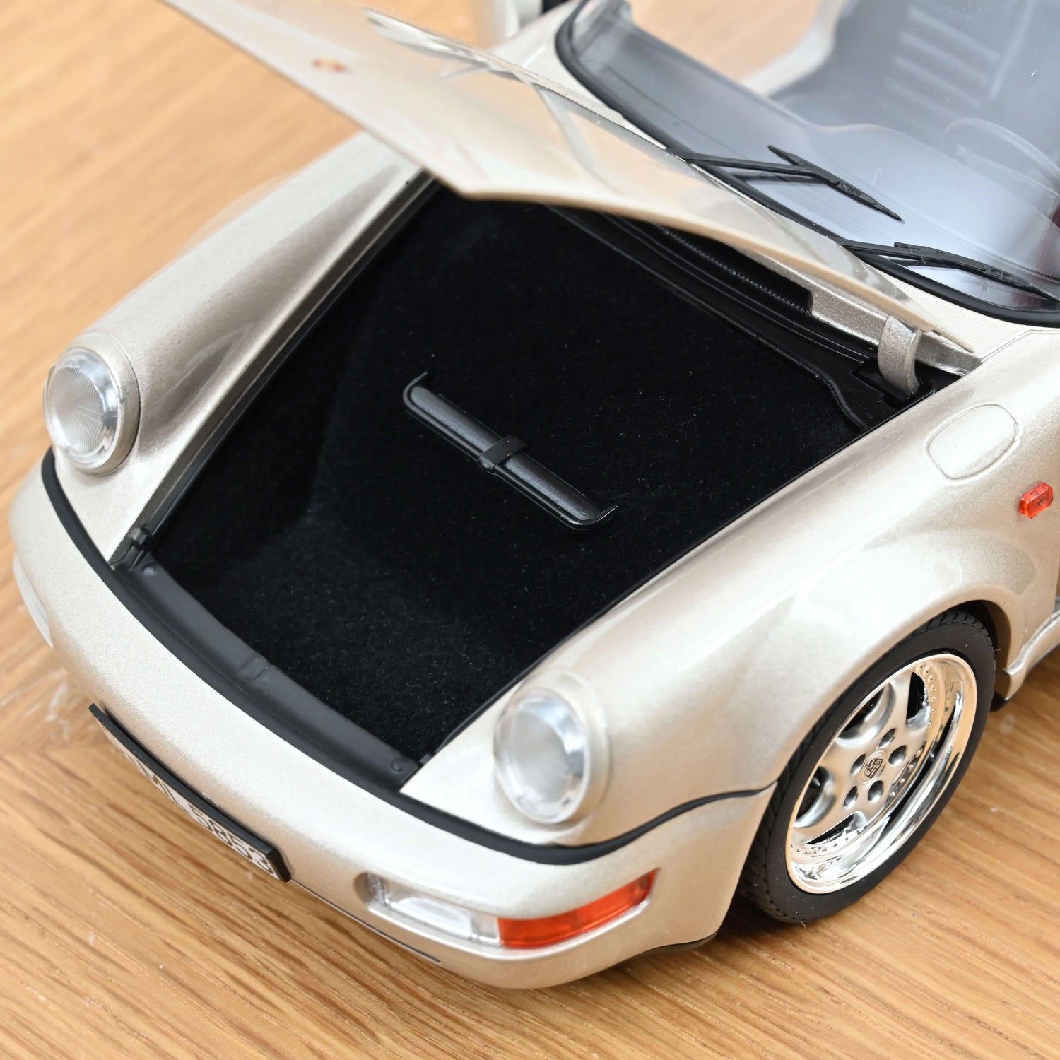 1992 Porsche 911 Turbo Look Cabriolet Zermatt Silver Metallic 1:18 – Norev 187140