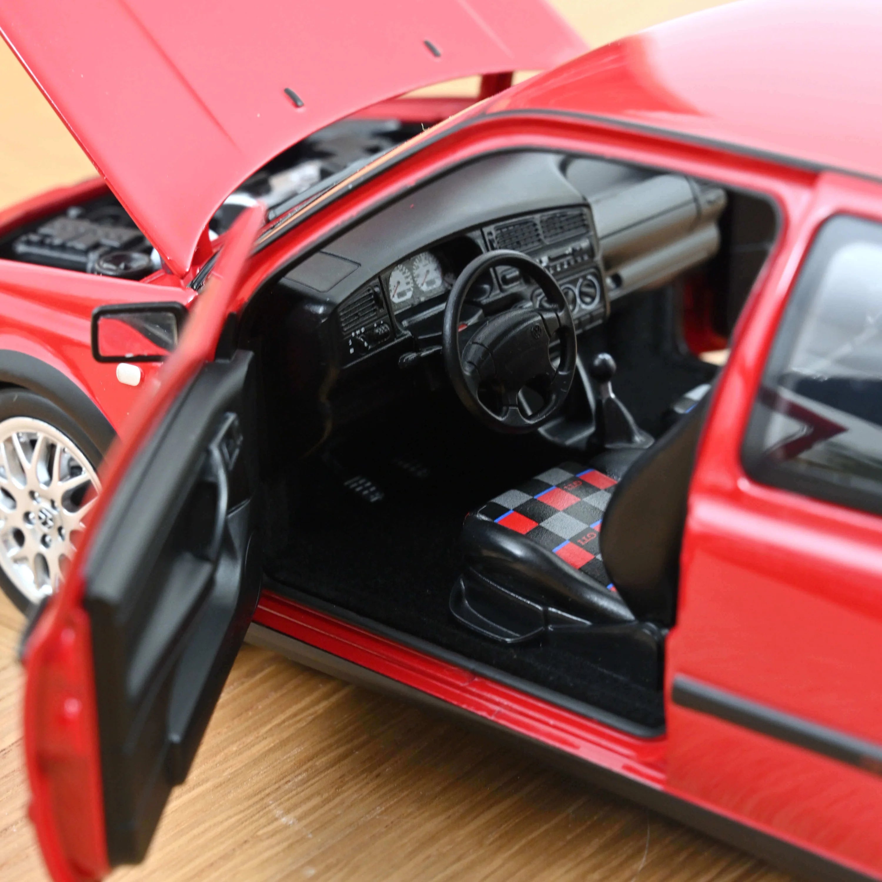 Volkswagen Golf GTI 1996 Flash Red 1:18 – Norev 188418