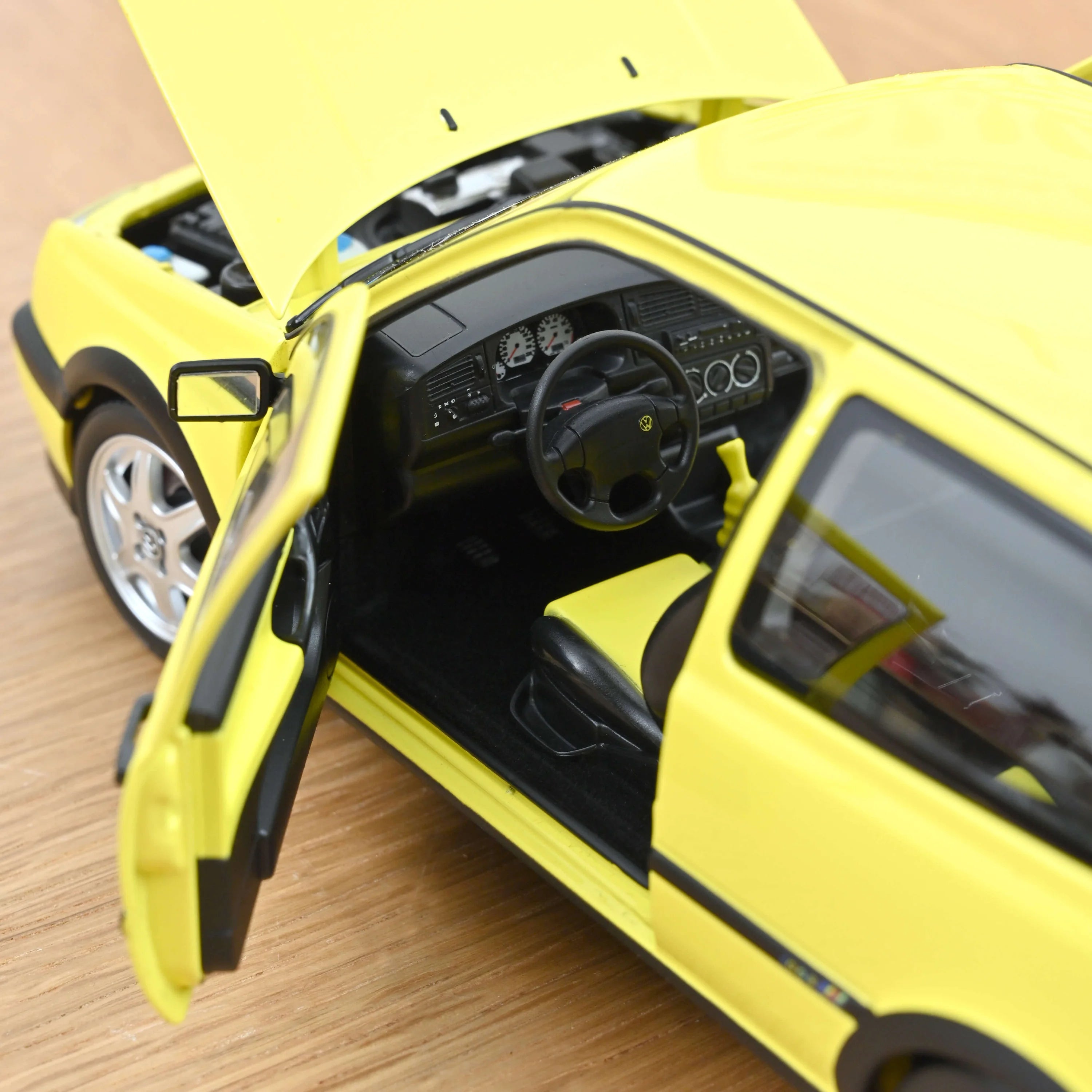 VW Golf GTI Color Concept 1994 Jaune -1:18 – Norev 188507
