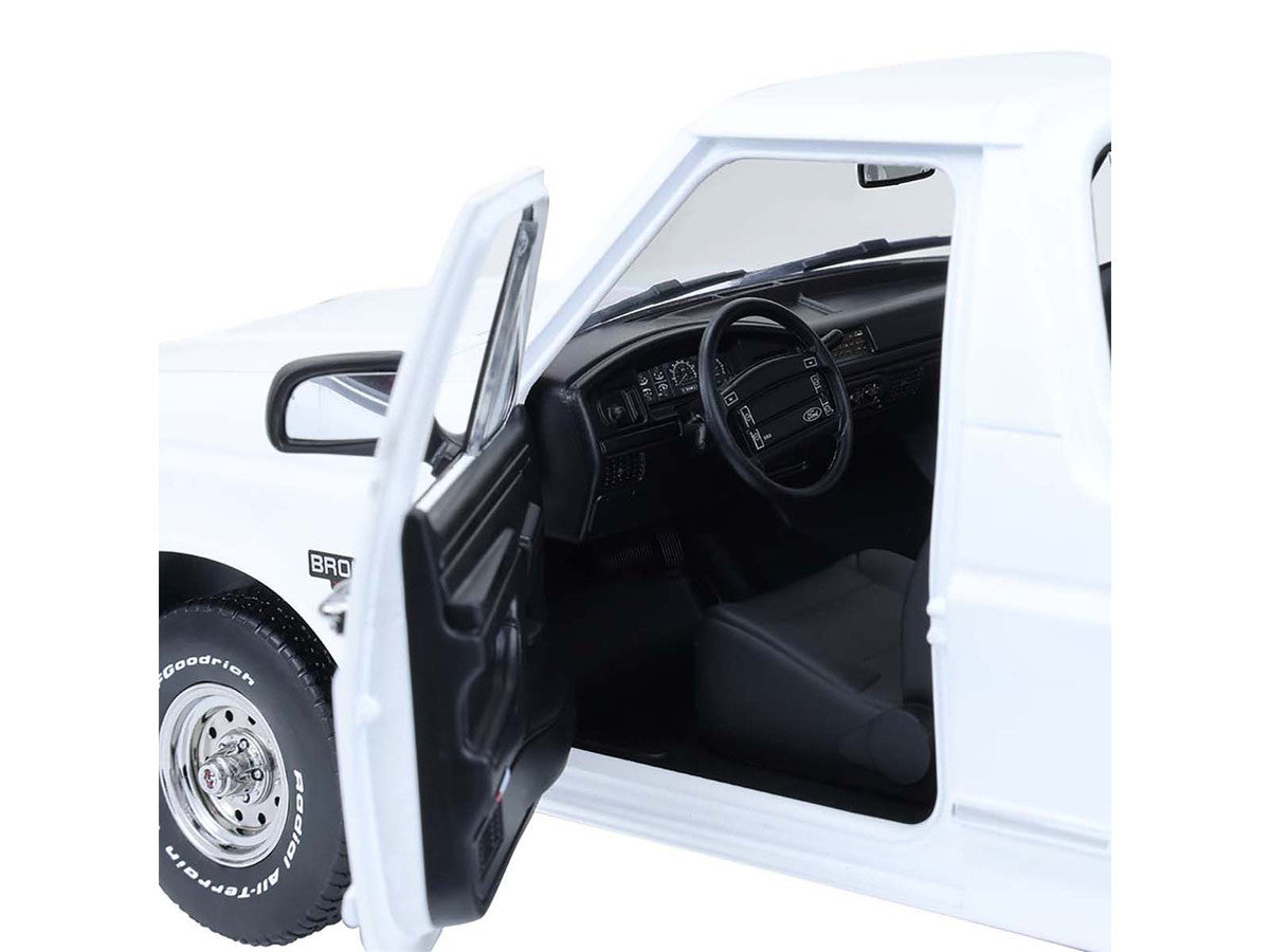 1993 Ford Bronco XLT Oxford White 