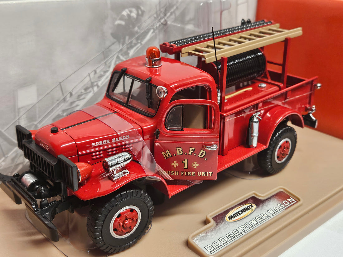 Fire Truck-Camion Pompier, 1946 Dodge Power Wagon, (Échelle-Scale 1:24)