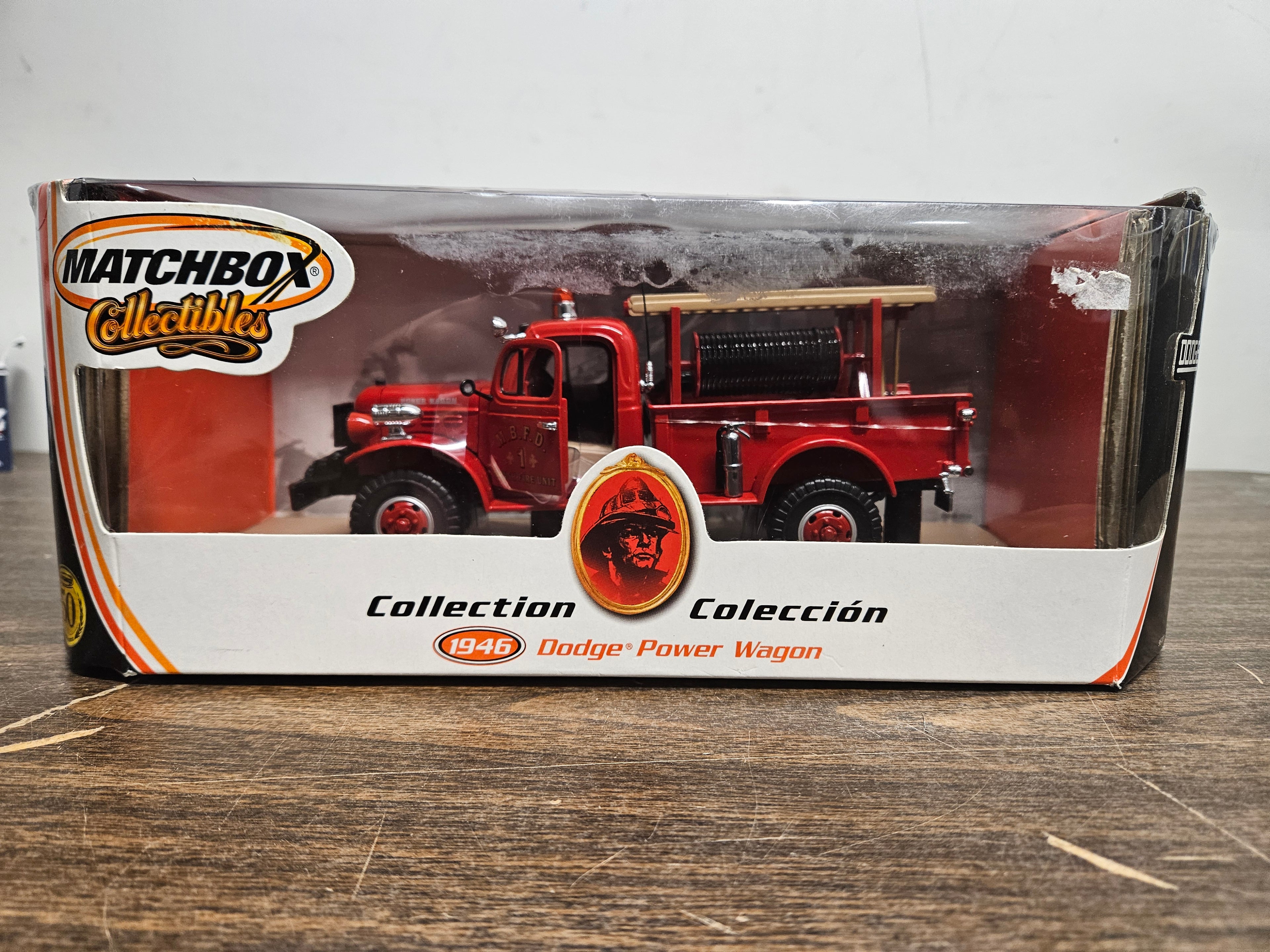 Fire Truck-Camion Pompier, 1946 Dodge Power Wagon, (Échelle-Scale 1:24)
