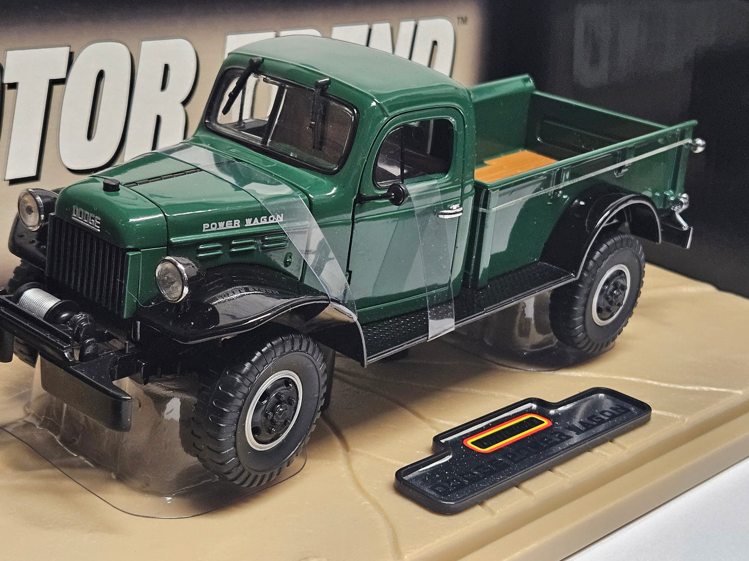 1946 Dodge Power Wagon, Green, (Échelle-Scale 1:24)