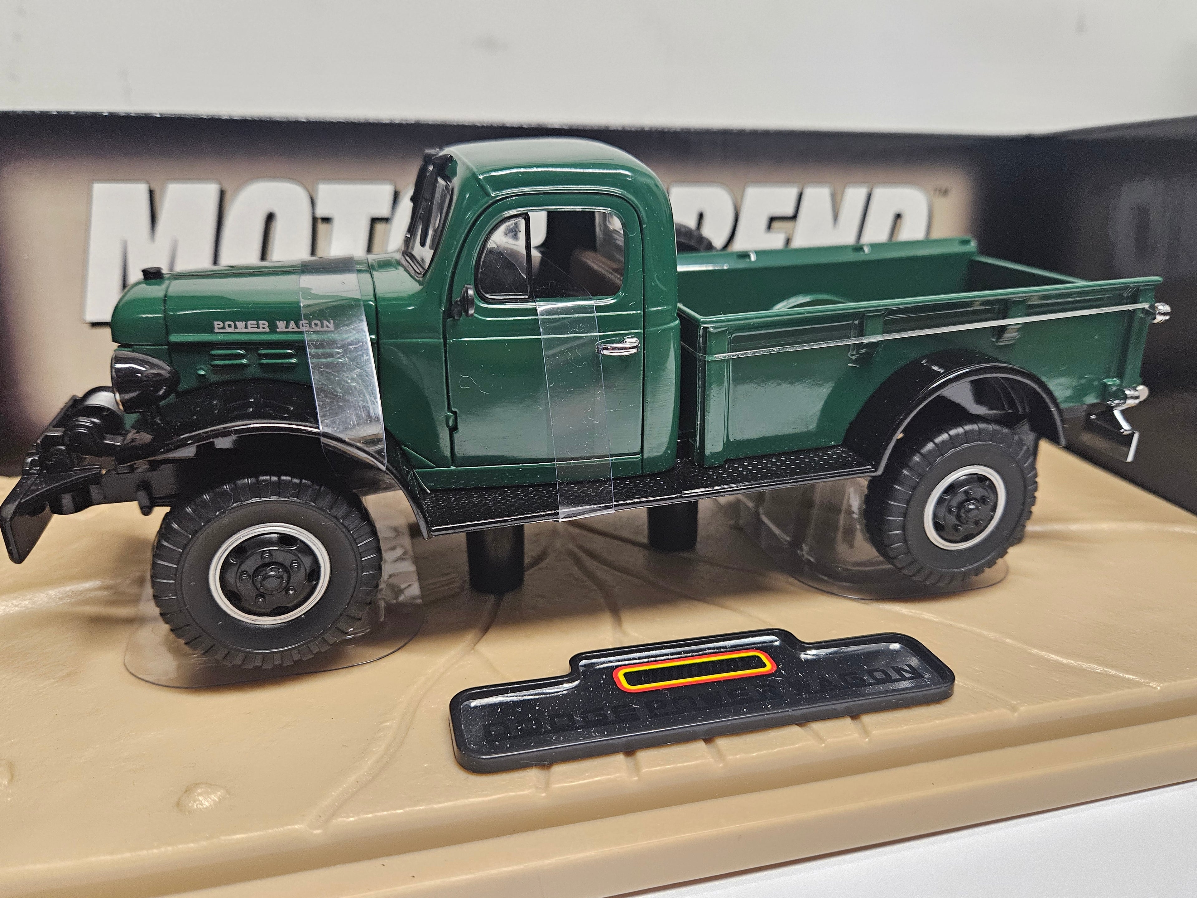 1946 Dodge Power Wagon, Green, (Échelle-Scale 1:24)