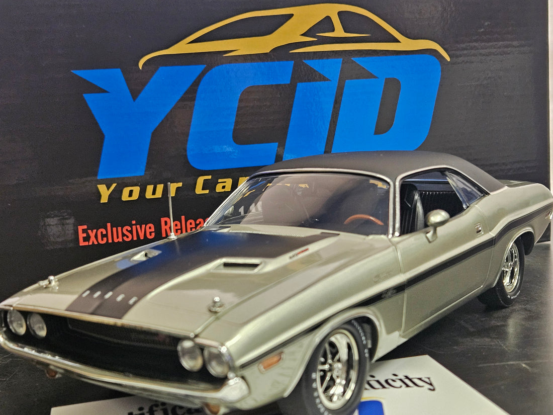 1970 Dodge Challenger, Intérieur Noir/Vinyl Top Noir avec stripe noir-Black interior/Black  à 72 unités-Limited to 72units)