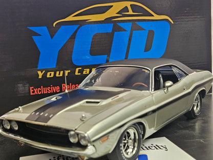 1970 Dodge Challenger, Intérieur Noir/Vinyl Top Noir avec stripe noir-Black interior/Black  à 72 unités-Limited to 72units)