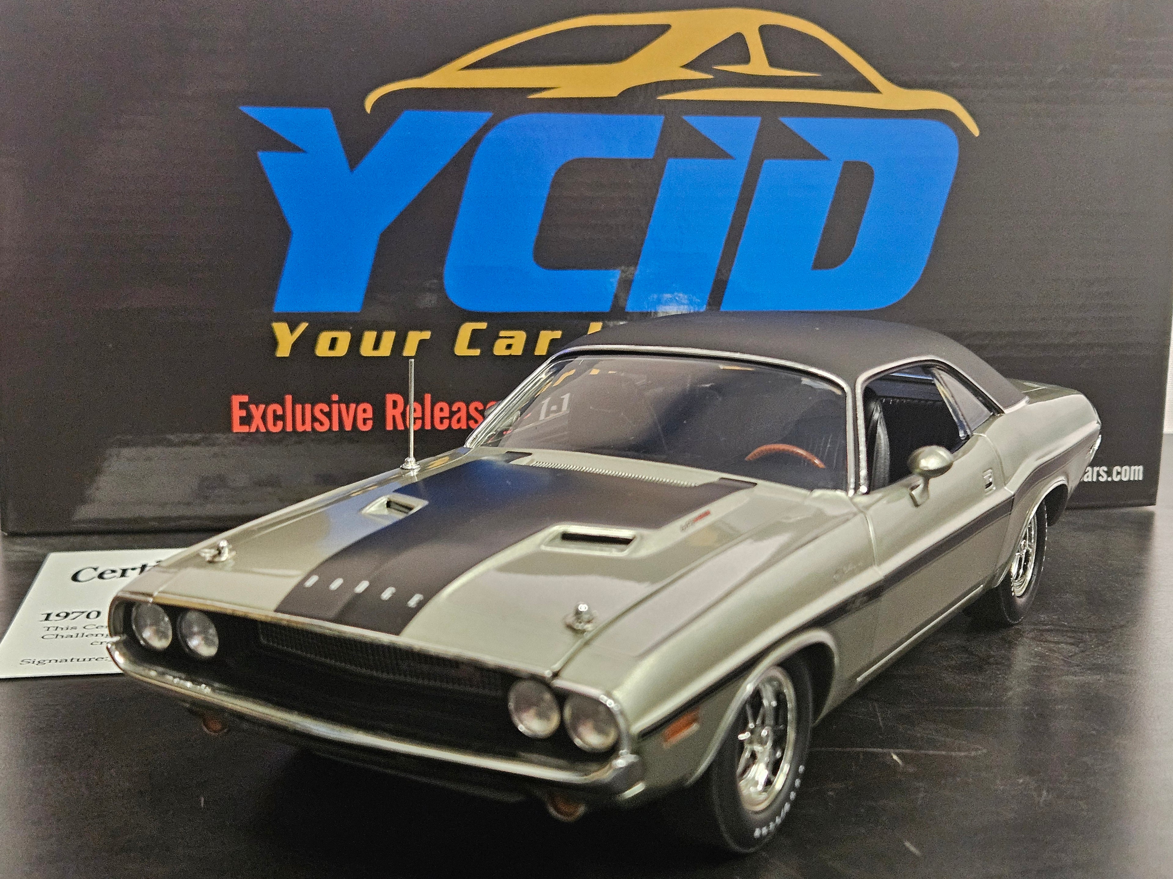 1970 Dodge Challenger, Intérieur Noir/Vinyl Top Noir avec stripe noir-Black interior/Black  à 72 unités-Limited to 72units)