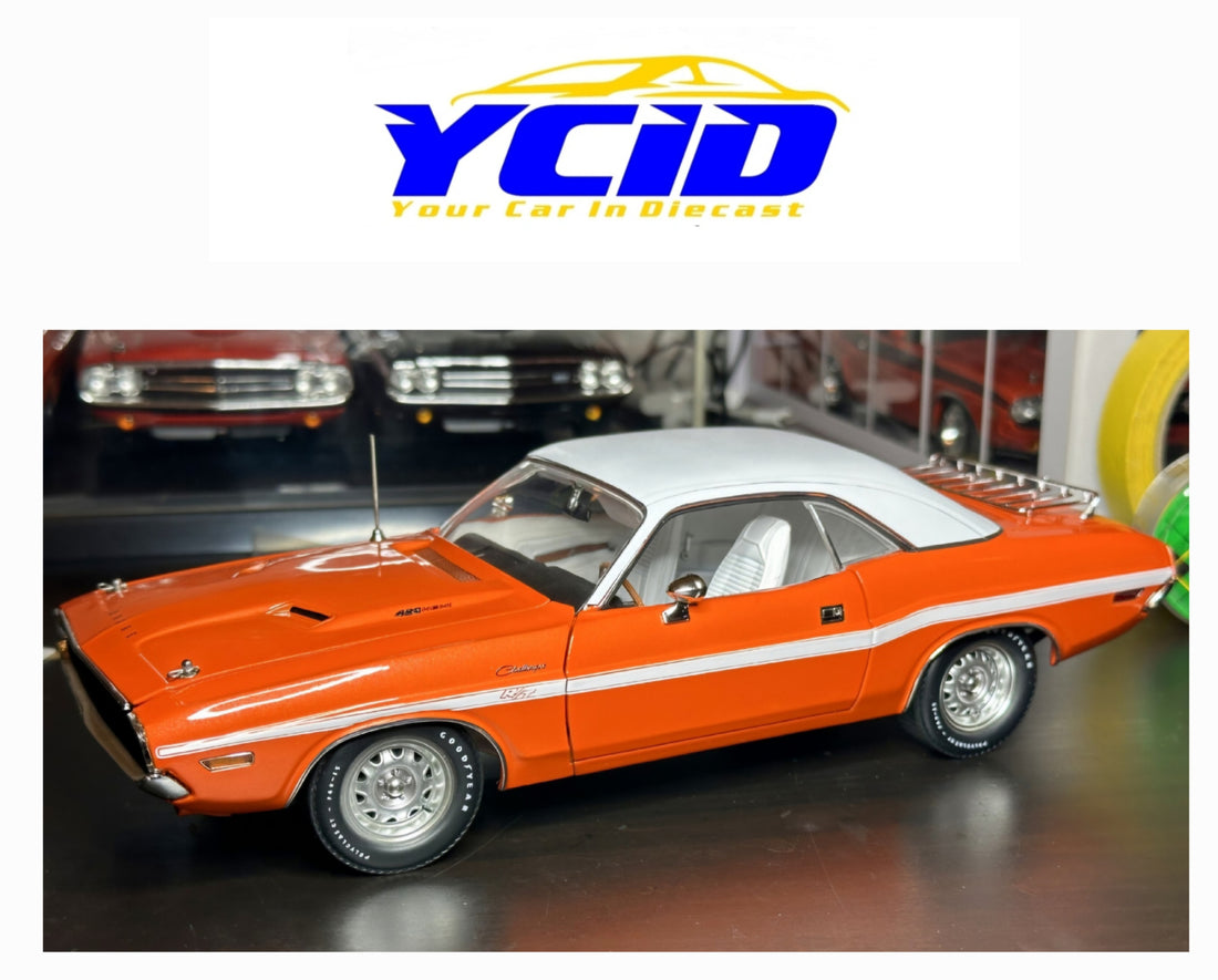 1971 Dodge Challenger, Orange, Intérieur Blanc/Toit Vinyl/ Stripe Blanc- (Orange, White interior/Vinyl Top with White stripes (Limitée à 24 unités-Limited to 24 units)