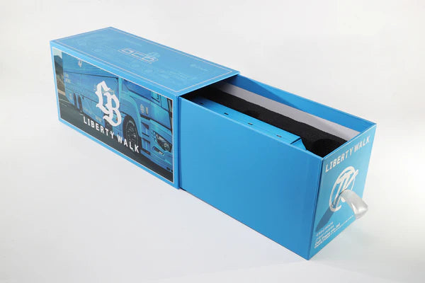 GCD 1:64-LB-Trucks Mitsubishi Fuso Super Great Transporter Baby Blue KS-073-576