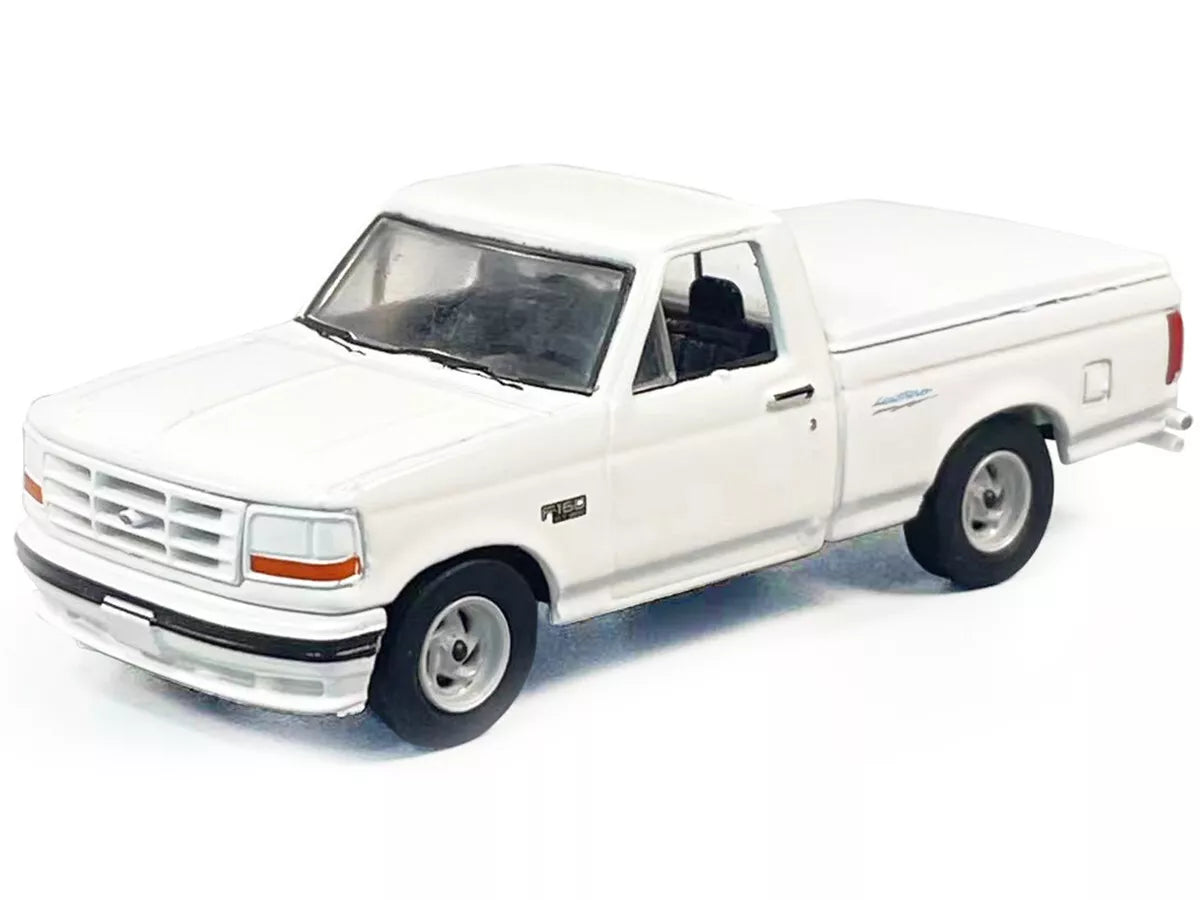1994 Ford F-150 SVT Lightning Pickup W/Bed Cover White(1 par client-1 per client)