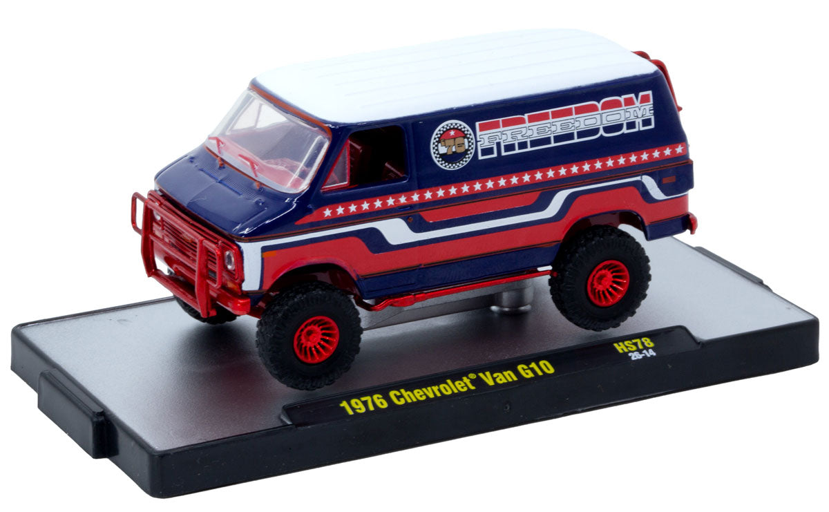 CHASE CAR – M2 Machines 1:64 Chevrolet Van 1976 « Freedom Edition » – Rouge, blanc et bleu – 31500-HS78-CHASE