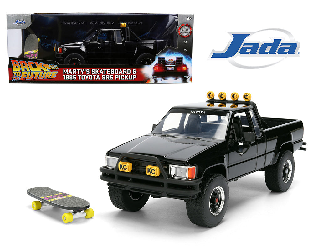 (PRE-ORDER ETE-SUMMER 2026) 1985 Toyota SR5 Pickup and Marty’s Skateboard – Back To The Future