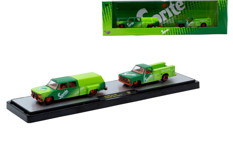 CHASE CARS Sprite – 1976 GMC Sierra 3500 &amp; 1975 GMC Sierra Grande 15 (CHASE-56000-TW44B) (M2 Machines Auto-Haulers Coca-Cola Release TW44)