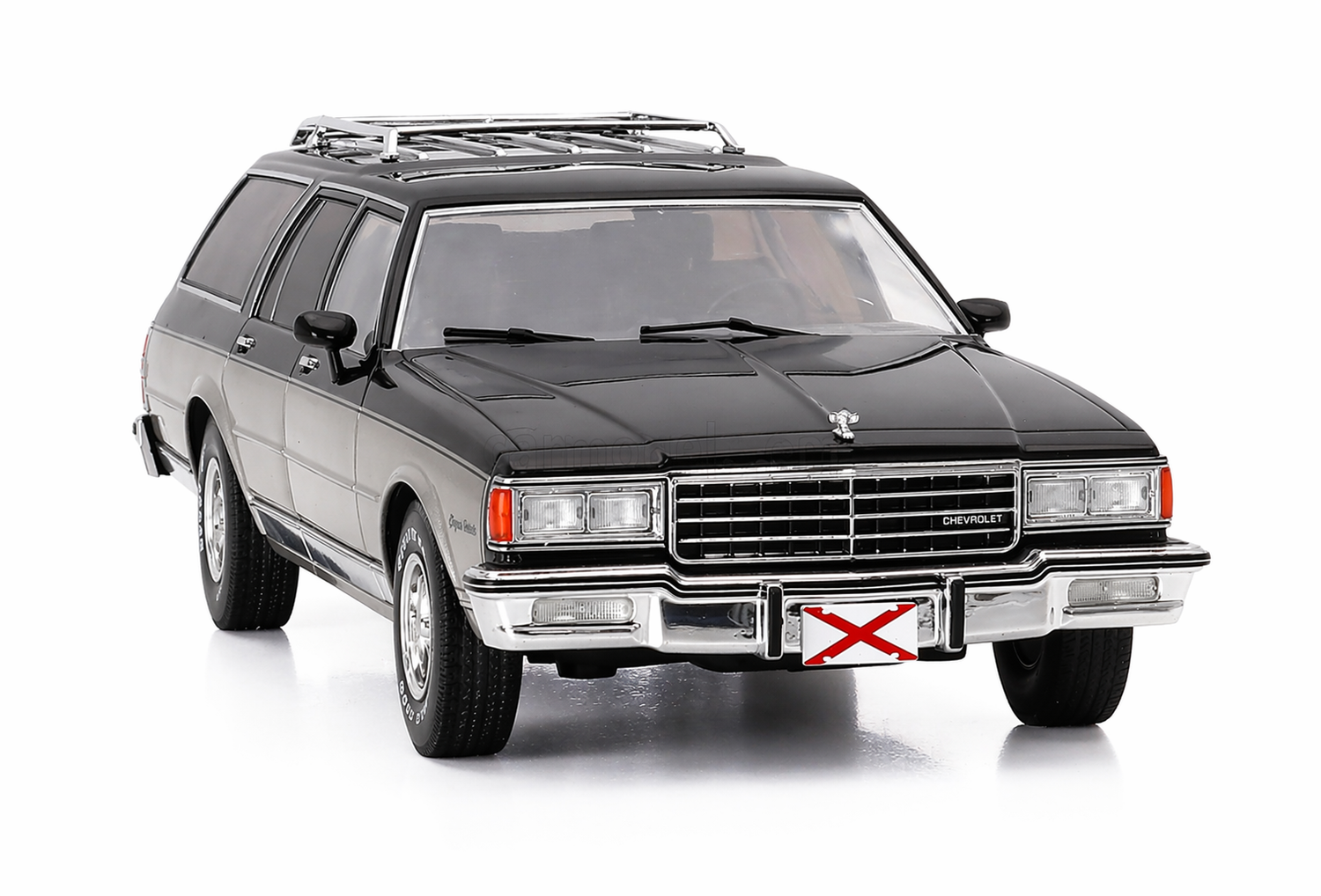 MCG 1/18"-Chevrolet Caprice Estate Wagon (Grey/Silver)