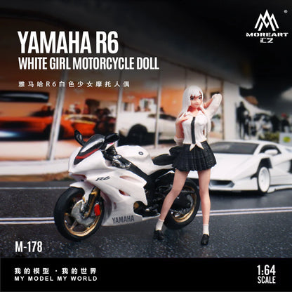 MoreArt 1:64 Yamaha RG blanche avec figurine fille – MO222178