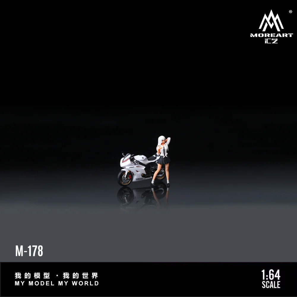 MoreArt 1:64 Yamaha RG blanche avec figurine fille – MO222178