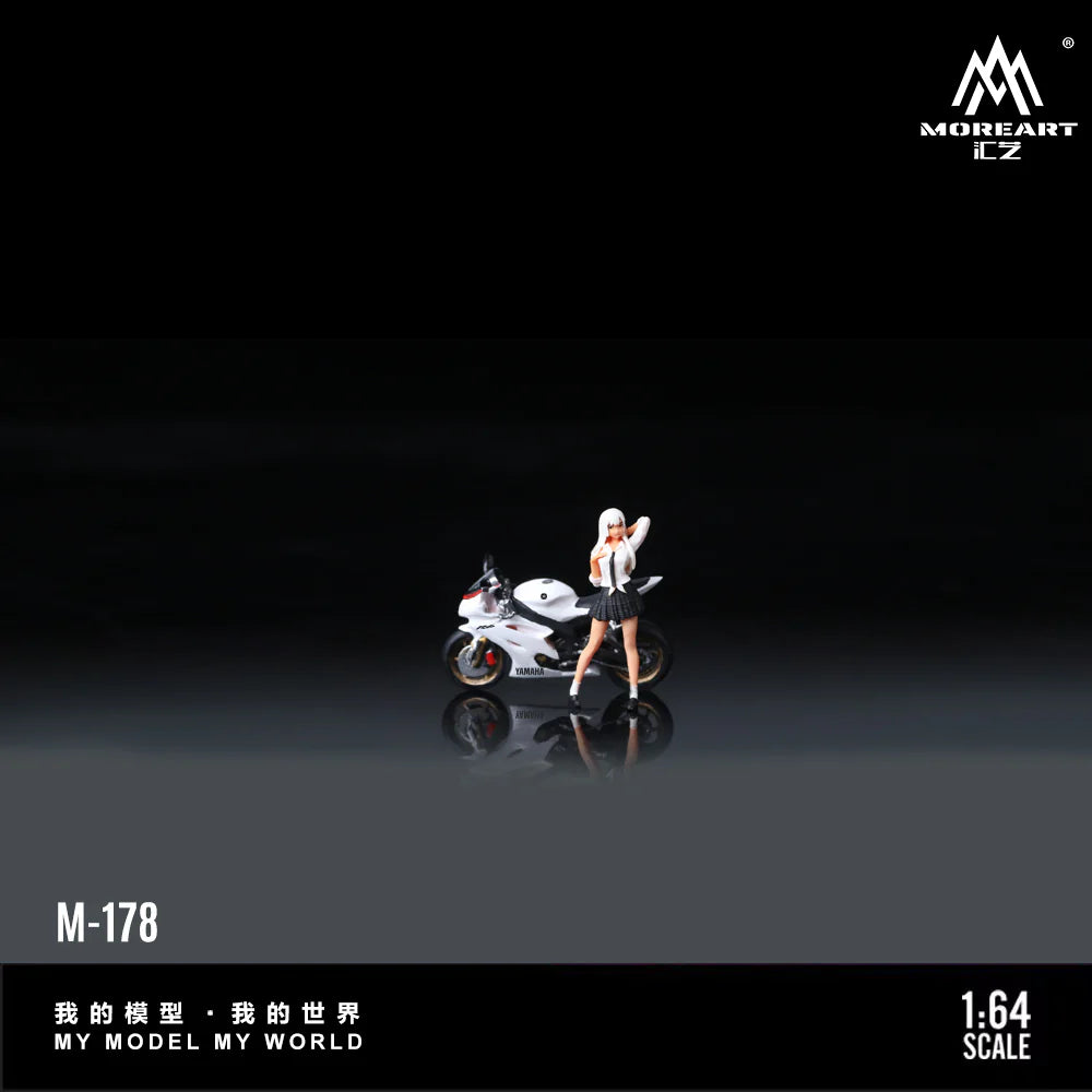 MoreArt 1:64 Yamaha RG blanche avec figurine fille – MO222178