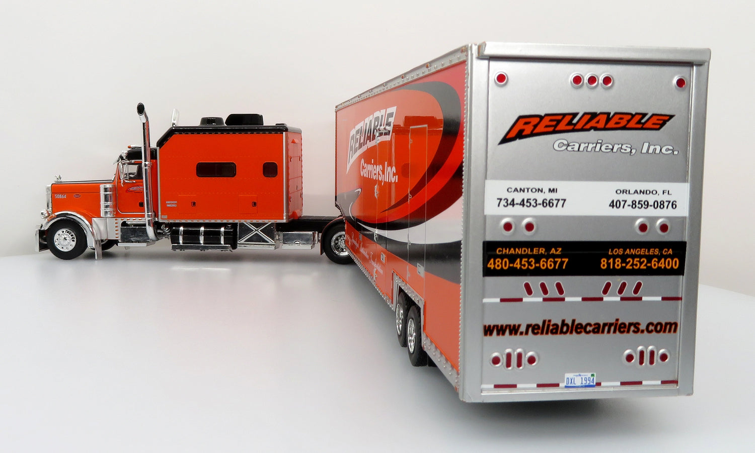 Peterbilt 379 w/ Car Carrier Trailer: Reliable Carriers