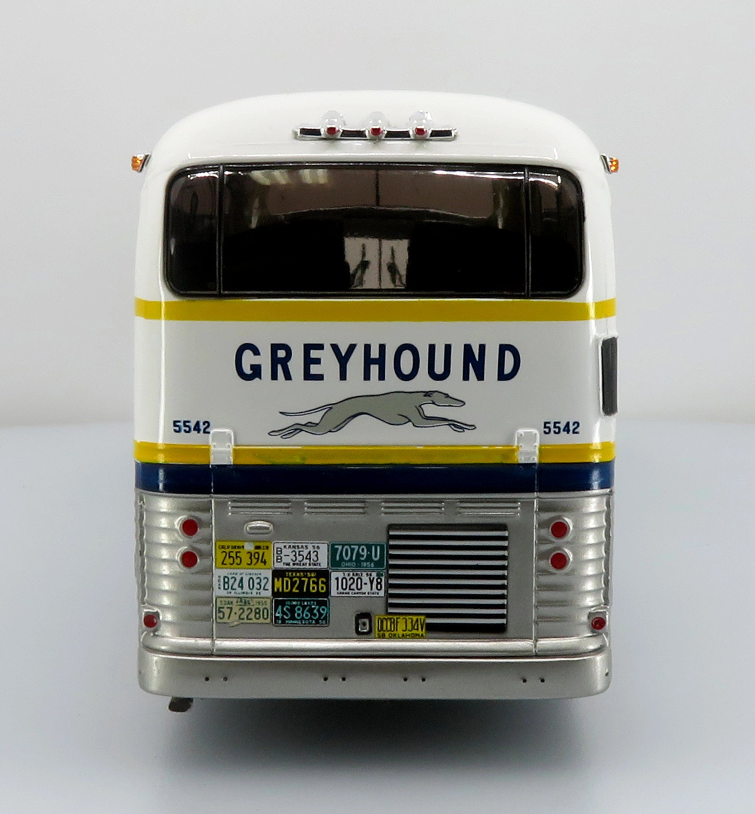 GM PD-4501 Scenicruiser Coach 1:43 Greyhound Bus Lines 50e Anniversaire Iconic Replicas 43-0665