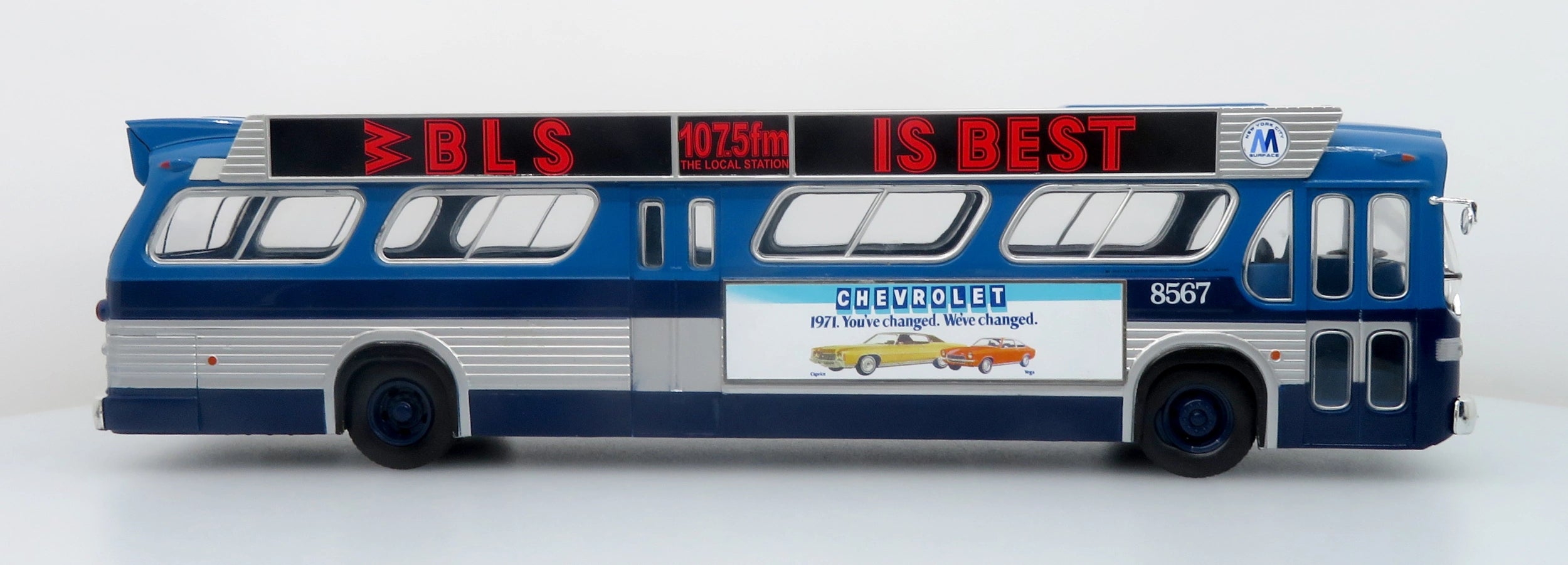 GM TDH-5303 Transit Bus 1963 1:43 MTA New York City Iconic Replicas 43-0666