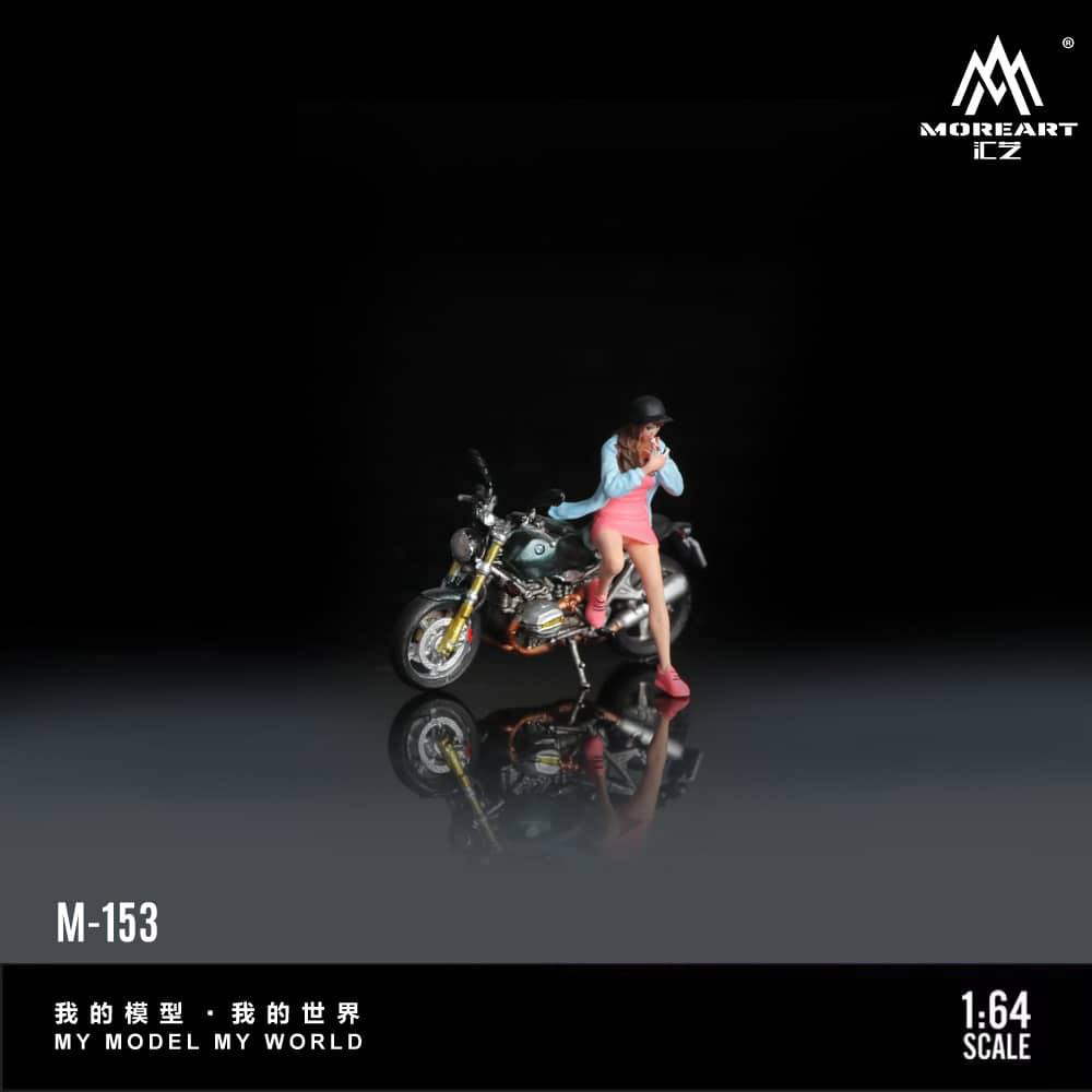 MoreArt 1/64 - BMW R nineT Green Coloured &amp; Motorcycle Girl (MO222153)