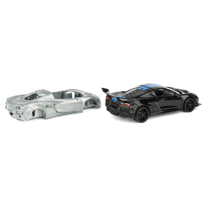 GreenLight Waltersons Collector’s Expo Exclusive 1:64 2025 Chevrolet Corvette C8 ZR1 Black with Blue Stripes and Raw Casting GL51683-A