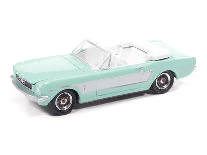 Ford Mustang Convertible 1965 avec petite remorque fermée – Johnny Lightning 1:64 – JLBT023-C