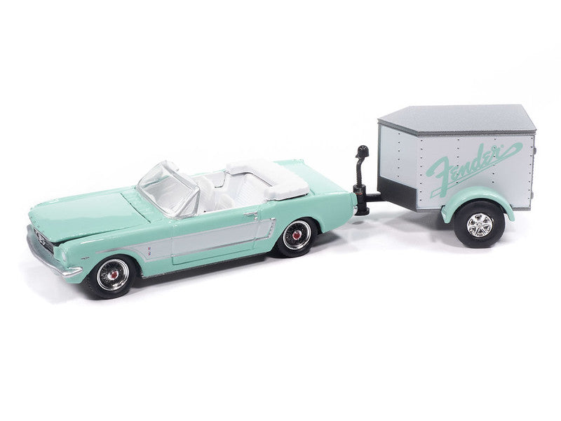 Ford Mustang Convertible 1965 avec petite remorque fermée – Johnny Lightning 1:64 – JLBT023-C