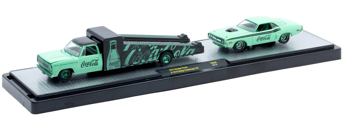 CHASE CAR – M2 Machines 1:64 Camion Dodge Ramp Truck 1974 et Dodge Challenger R/T 1970 – Coca-Cola Release TW48 – Noir et turquoise – 56000-TW48-C-CHASE