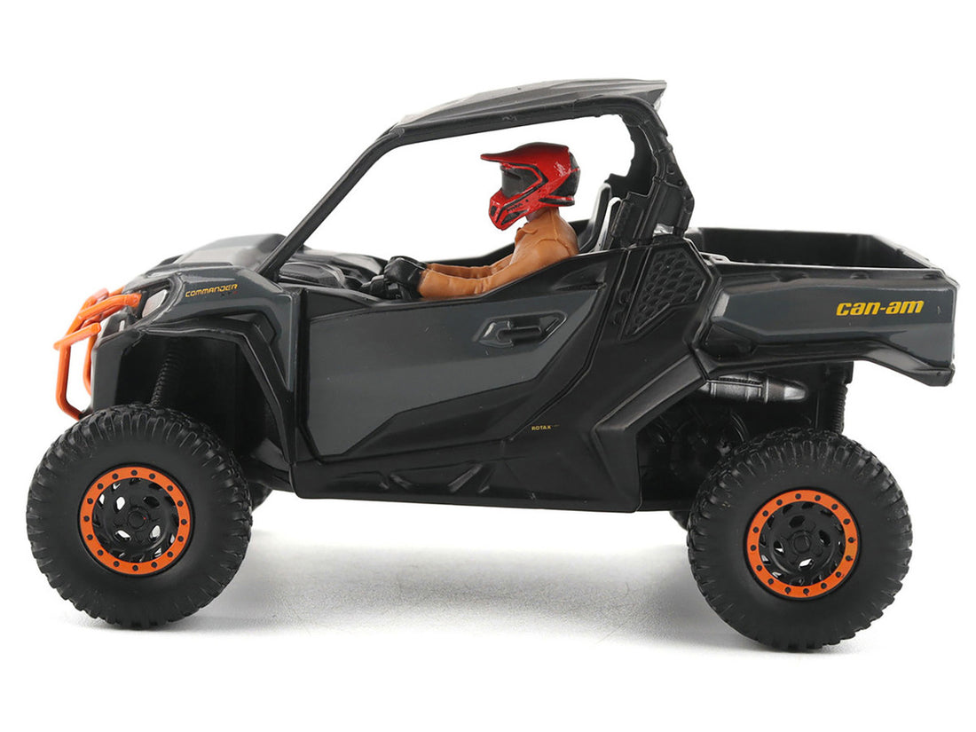 DIECAST MASTERS 1/32-Can-Am Commander XT-P 1000R (Gray and Orange) 60029