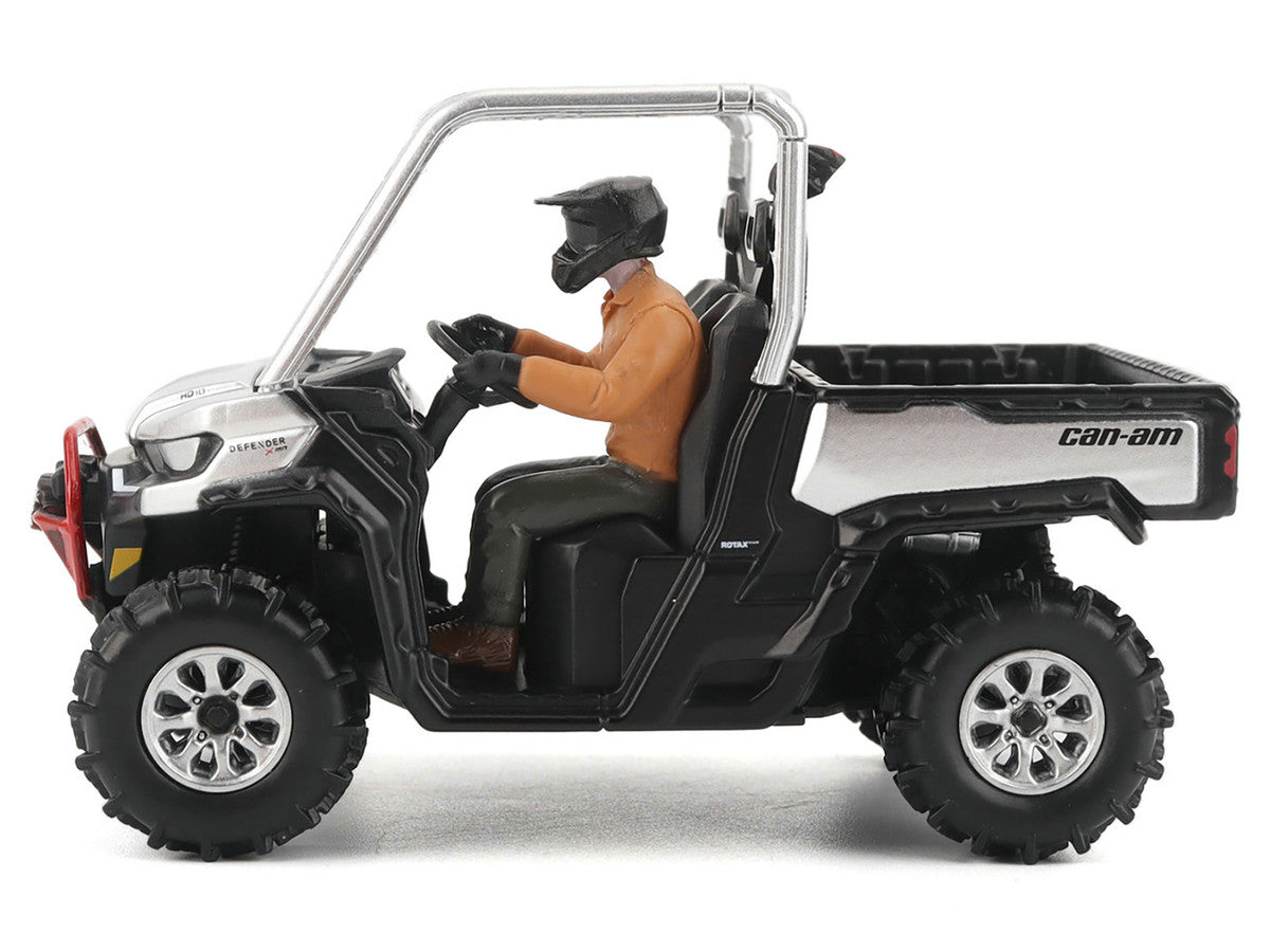 DIECAST MASTERS 1/32-Can-Am Defender XMR Silver (Metallic and Black) 60031