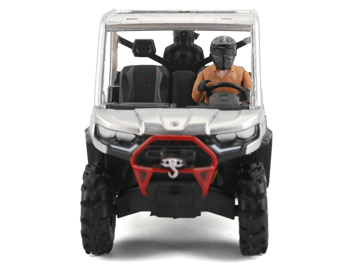 DIECAST MASTERS 1/32-Can-Am Defender XMR Silver (Metallic and Black) 60031