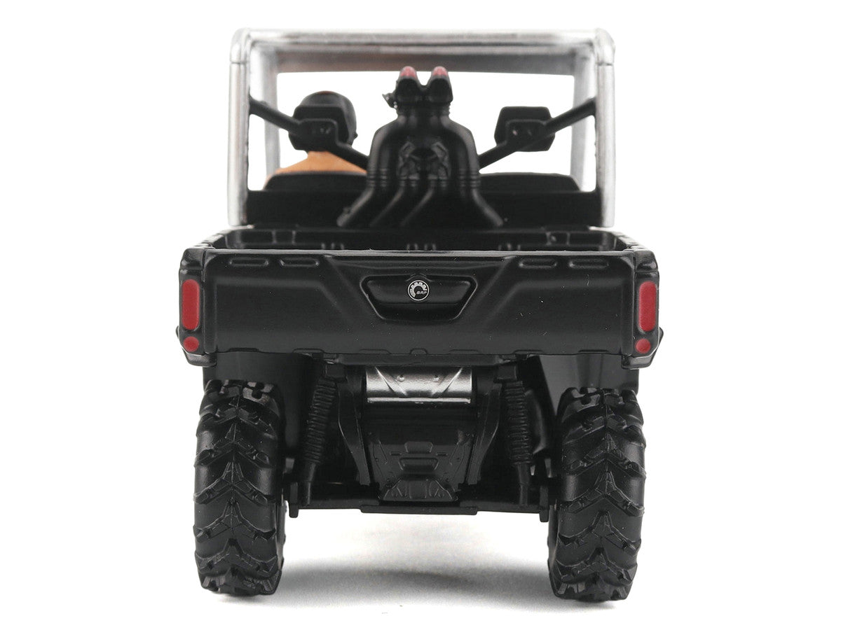 DIECAST MASTERS 1/32-Can-Am Defender XMR Silver (Metallic and Black) 60031