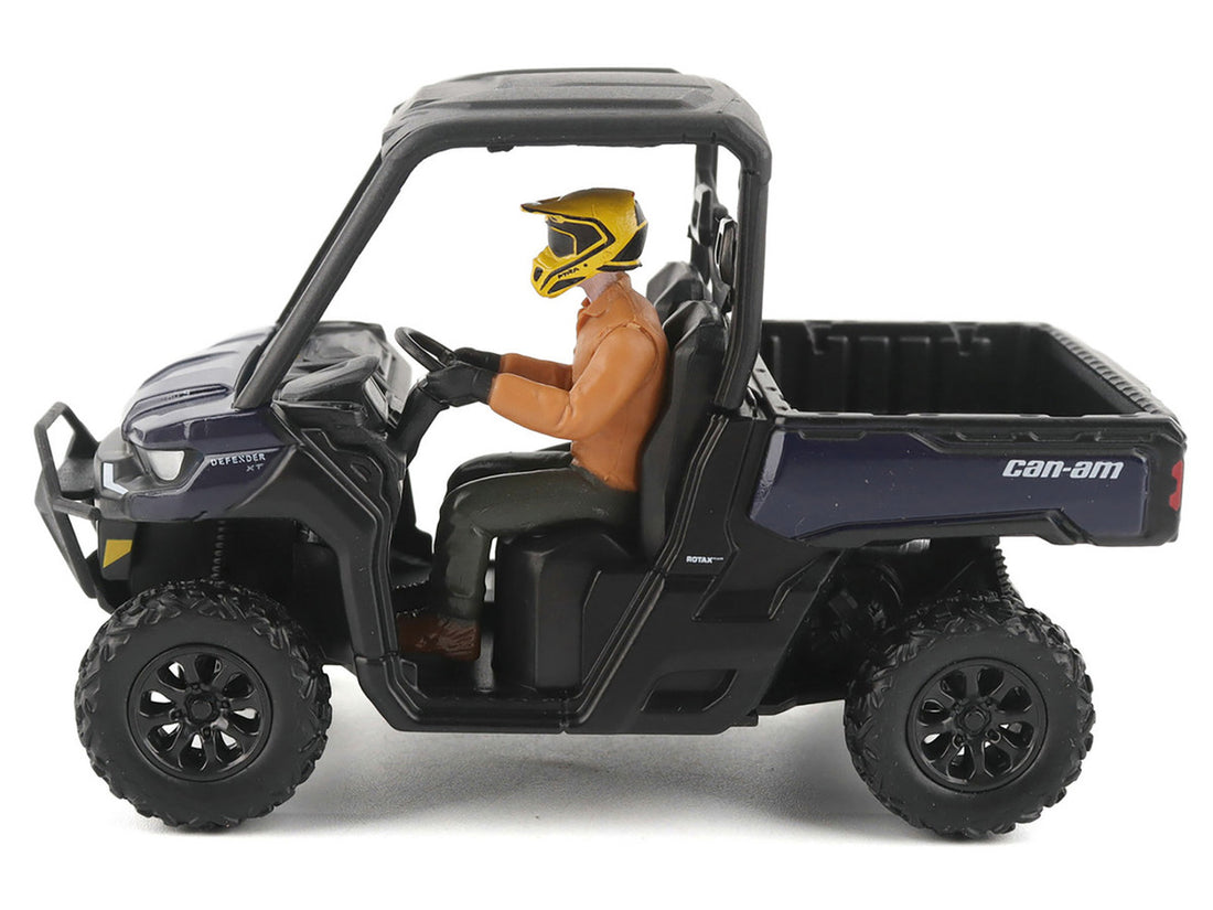 DIECAST MASTERS 1/32-Can-Am Defender XT HD9 (Navy Blue and Black) 60032