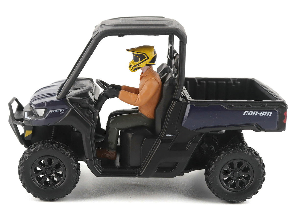 DIECAST MASTERS 1/32-Can-Am Defender XT HD9 (Navy Blue and Black) 60032