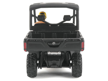 DIECAST MASTERS 1/32-Can-Am Defender XT HD9 (Navy Blue and Black) 60032