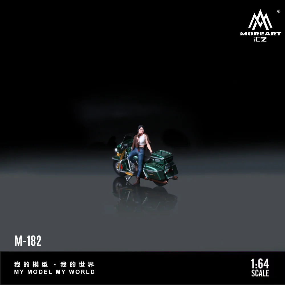 MoreArt 1:64 Harley Cruise avec femme en tenue denim – MO222182