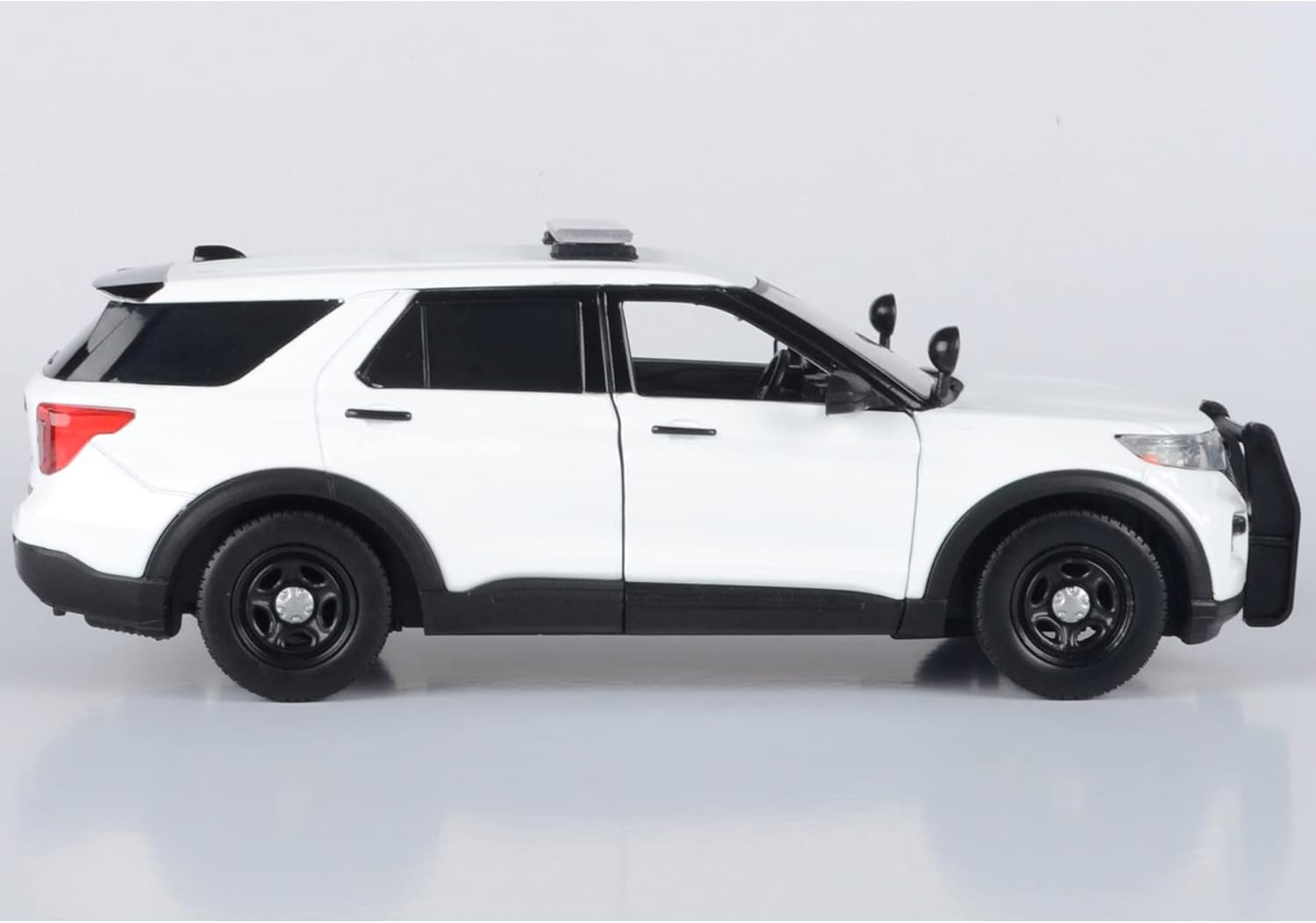 WHITE-2022 Police Interceptor Utility with Lighbars and Push Bumpers (Builder Kit)-1:24