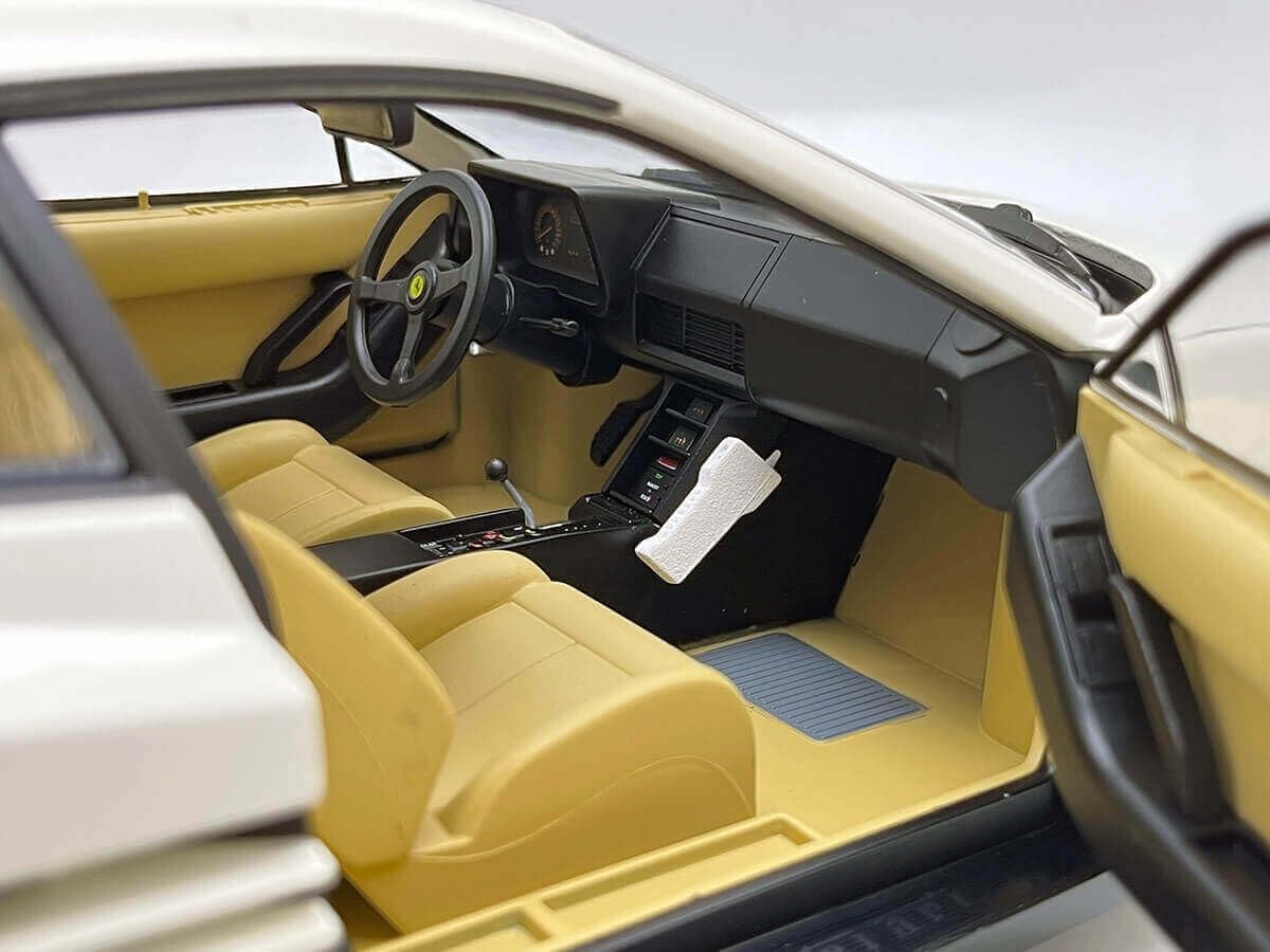 KK SCALE 1/12 - 1984 Ferrari Testarossa Monospeccio US-Version (Miami Vice)
