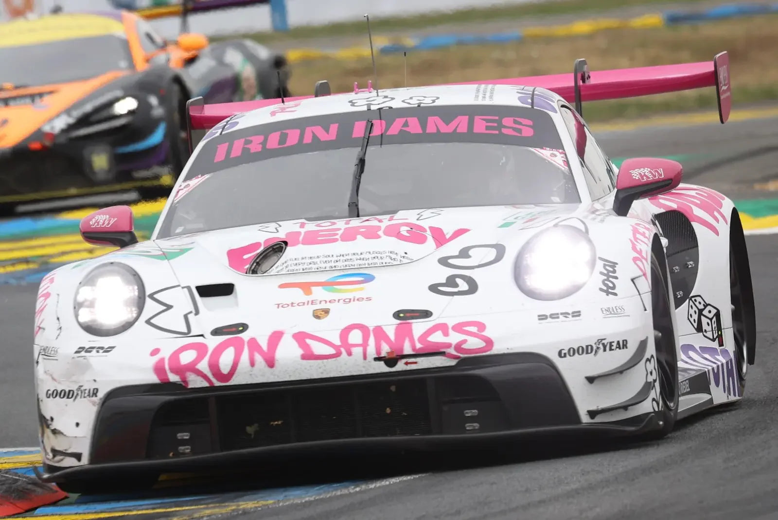 Spark 1:64 - Porsche 911 GT3 R LMGT3 No.85 "Iron Dames" Le Mans 24H 2025 C. Martin - R. Frey - S. Bovy - 64S076